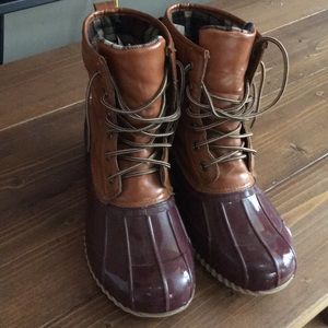 Duck boots